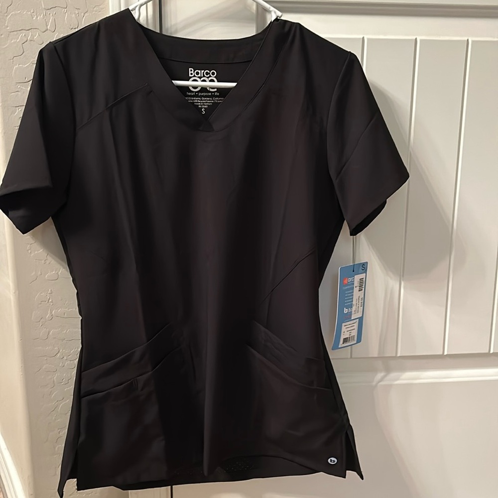 NWT Barco One scrub top size small black